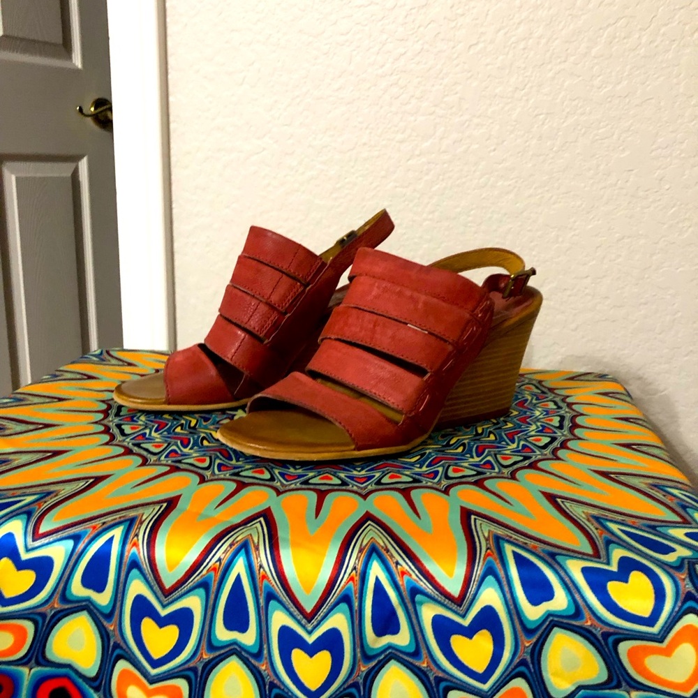 Wedge heel mauve color
